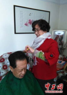 精剪細琢傳溫情，匠心服務暖人心——記陜西咸陽市飲食服務公司實驗理發(fā)店先進事跡