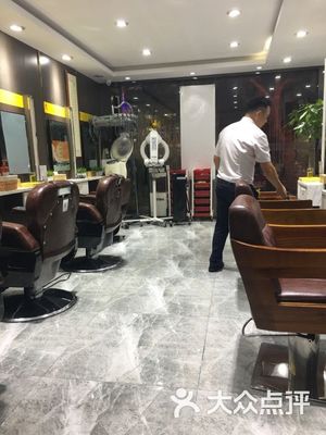 匯尚藝美容美發(fā)(苗圃路店) 專業(yè)美發(fā)服務，打造您的專屬魅力